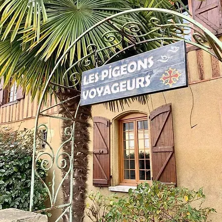 Maison Pour 2 Personnes En Coeur De Bourg *