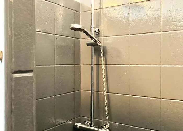 Maison Pour 2 Personnes En Coeur De Bourg *